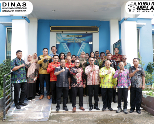 Bupati Kubu Raya saat memimpin rapat di Disdikbud